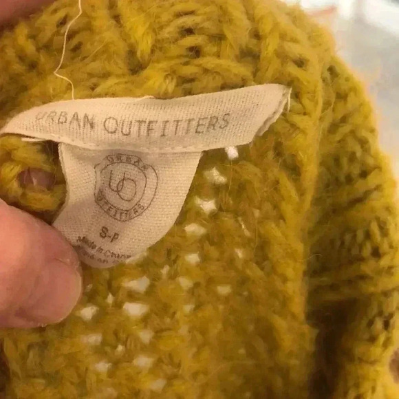 Urban Outfitters Gold Crew Neck Sweater with Elegant Knit Design - Picture 6 of 7